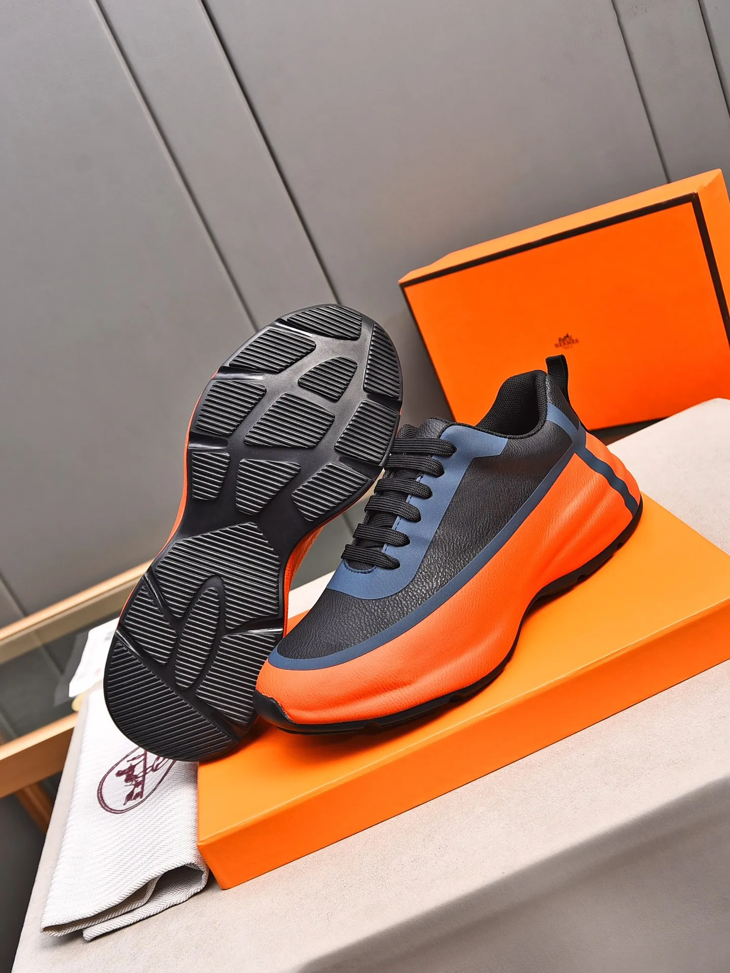 Men's shoes 💰560 [Hermes] New sports shoes Hermès are the most comfortable shoes, no one else⃣️, very light on the feet and very good-looking, you will not feel tired when you go shopping and running around 👍 Very light and comfortable, extremely light, suitable for both sports and leisure, and feel great when stepping on them! It’s up to you to choose, there’s always what you want~ ✔️Material: imported first-layer cowhide ✔️Inner lining: breathable mesh ✔️Outsole: genuine leather bottom ✔️Size: Men’s 38-44 (45 custom-made)